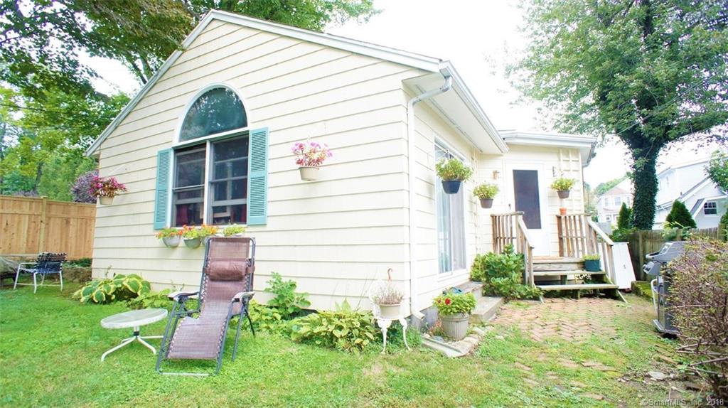 Reduced Price! – Darien single family home for sale: 10 Joseph St, Darien